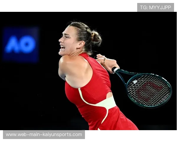 黑裙优雅，笑容自信！萨巴伦卡展现运动员的另一面，萨巴伦卡摔拍